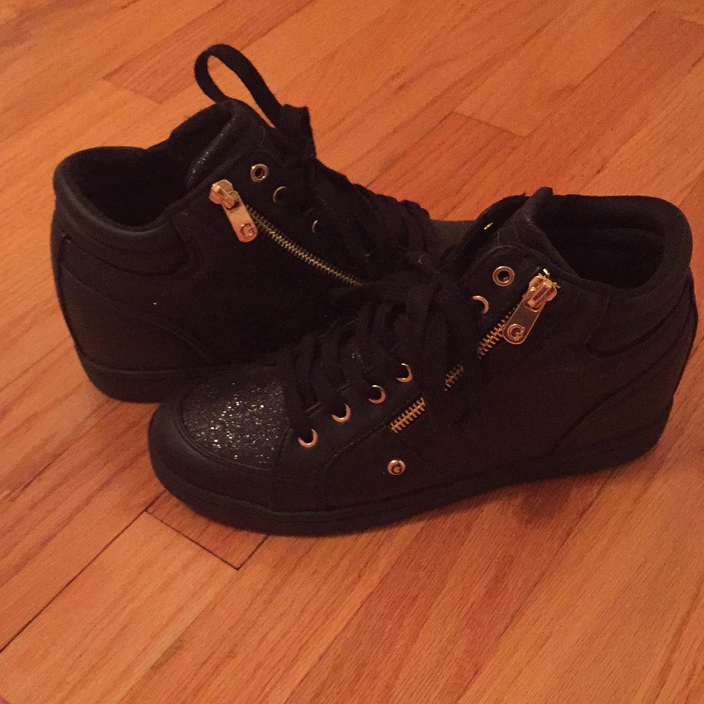 GUESS! Sneakers Size 8 (never worn)